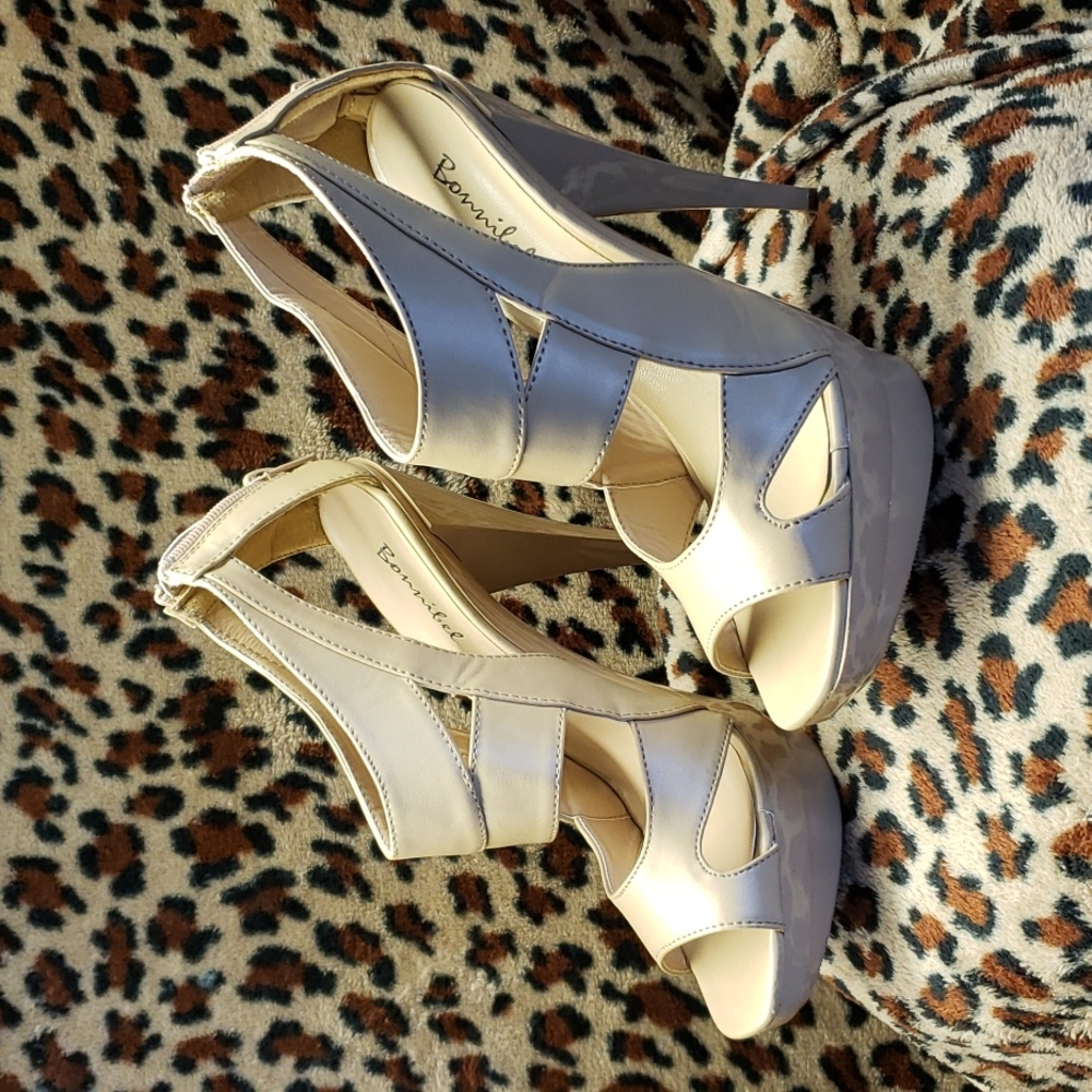 Shoes - Picture 2 of 4